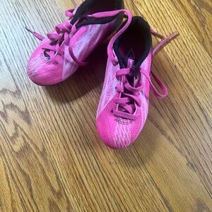 Umbro Pink Cleats Sleek Mesh Low-Top